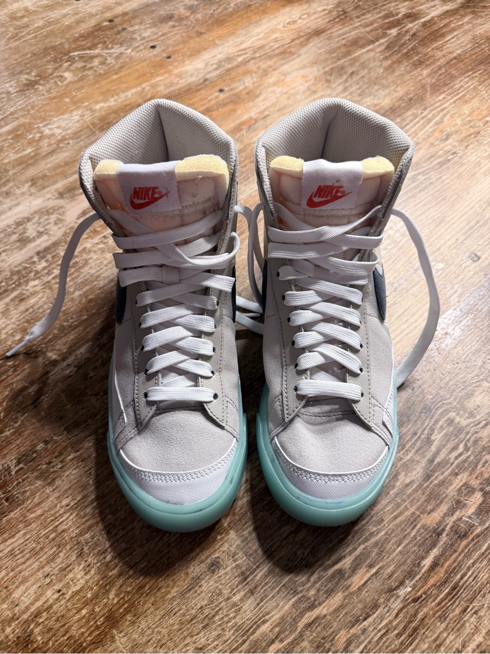 Nike Women’s High-Top Sneakers in Light Gray with Mint Green Sole. Size US7Y -